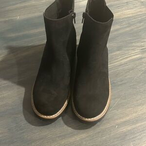 NWOT Kensie Suede Ankle Boots. Size 7M.